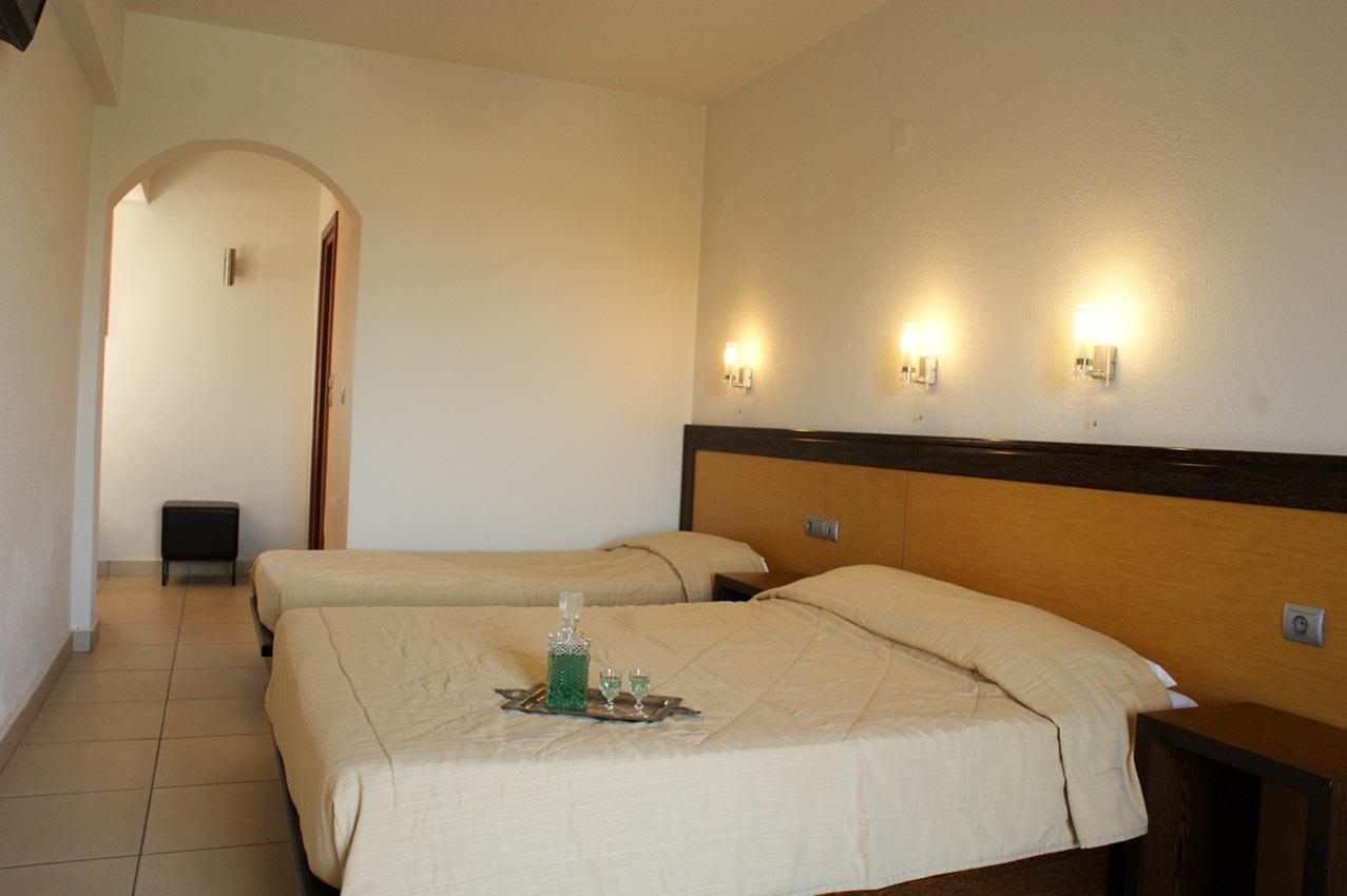 Aposperides Hotel Livadi  Екстериор снимка